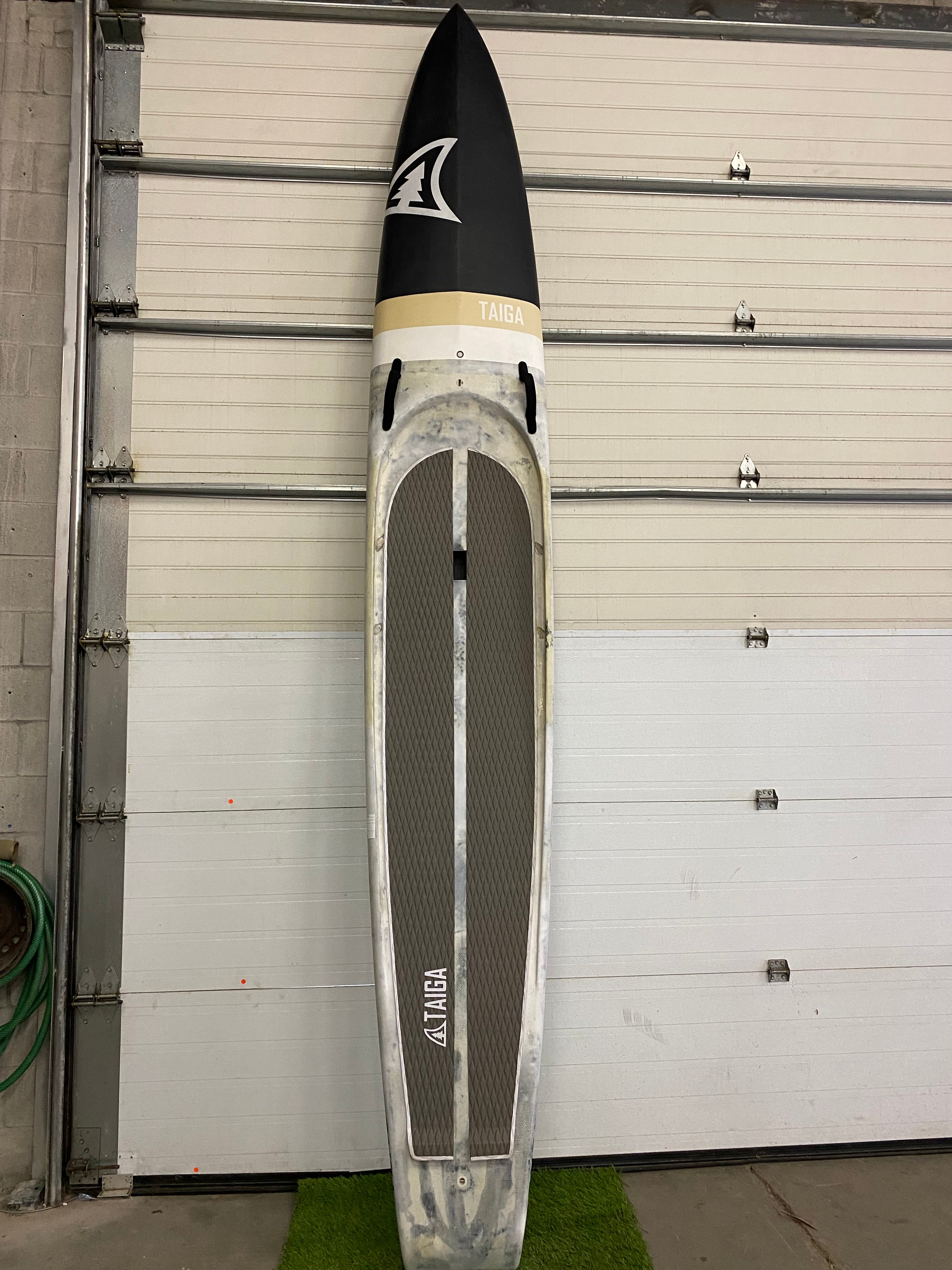 RACE 14'0'' x 25'' HARD PADDLE BOARD (DEMO) Taiga Board