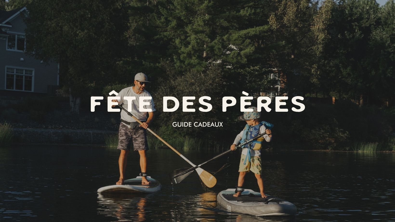 Two people paddleboarding on a lake with 'Fête des Pères' text overlay.