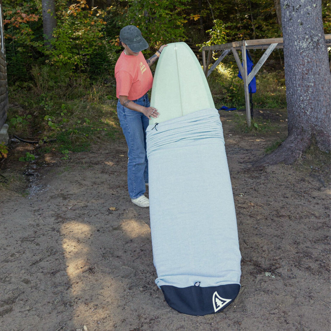 Person removing the surf sock of a longboard