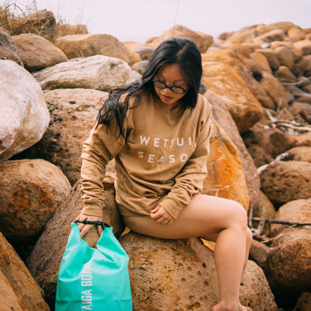 Paddler with the 20 L DRY BAG by TAIGA - AQUAMARINE