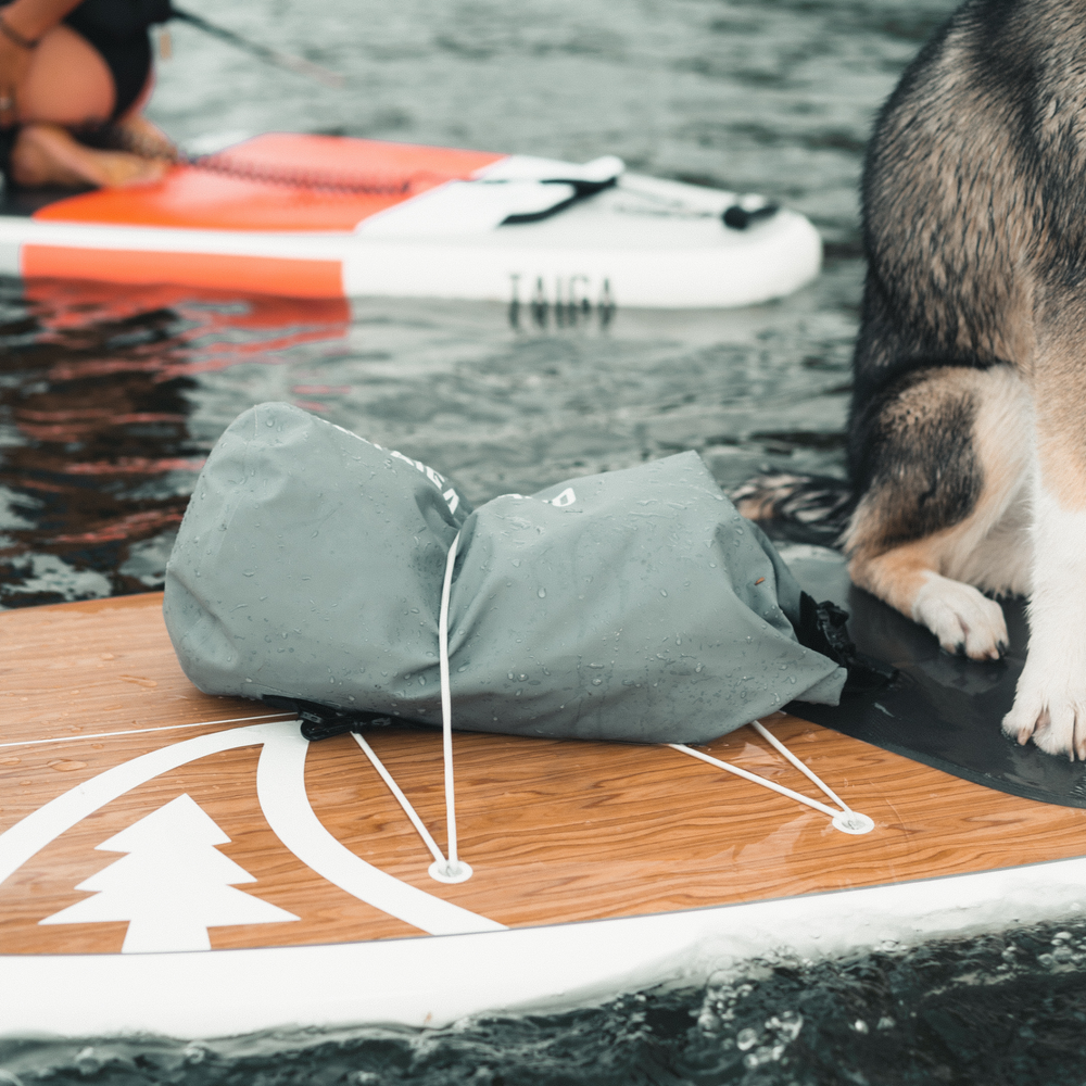 Paddler with the 20 L DRY BAG by TAIGA - GREY