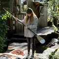 Girl paddling with the Performance Paddle Carbon Wood by TAIGA