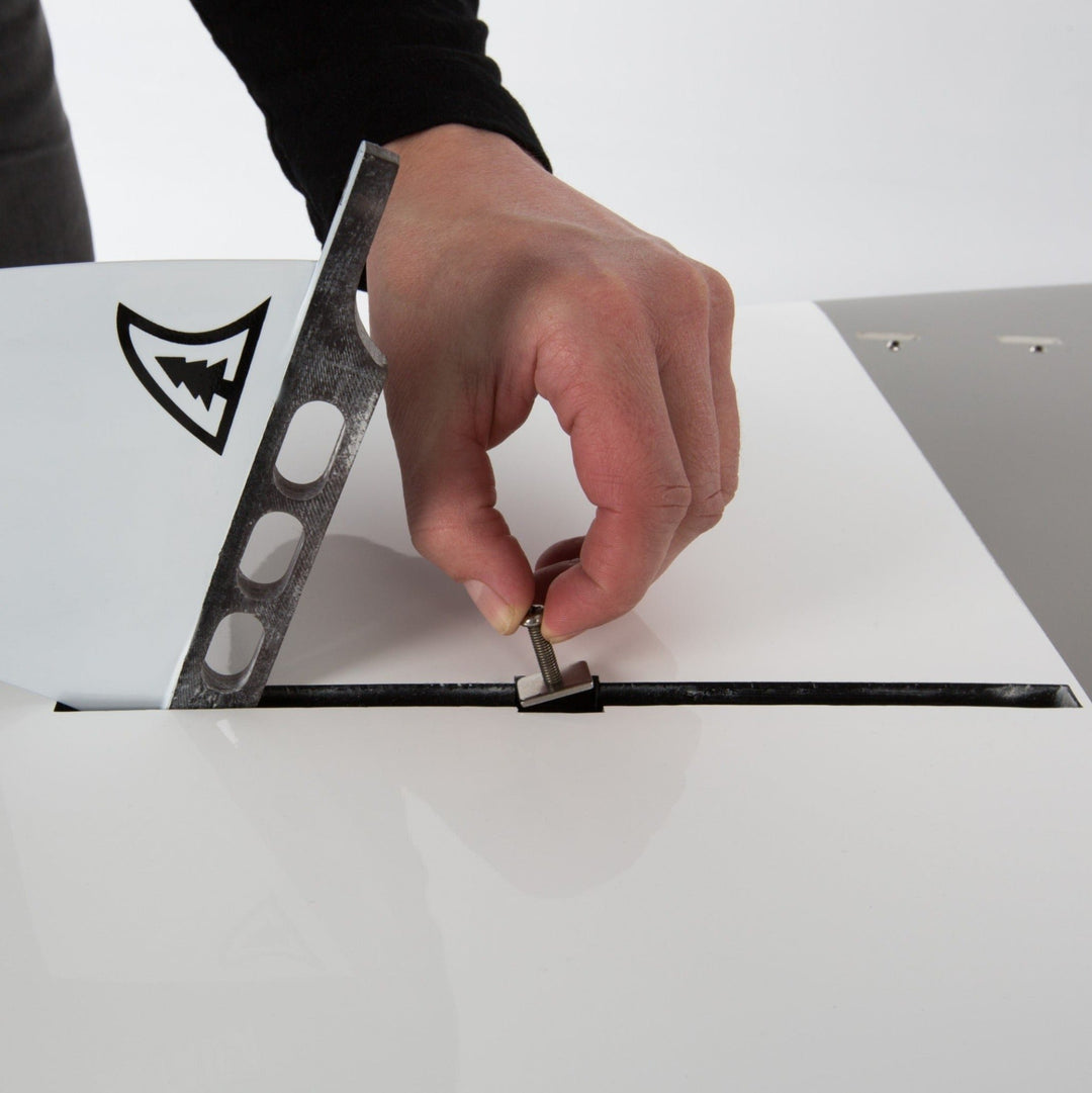 SCREW AND PLATE FOR CENTRAL FIN (HARD PADDLE BOARD) - Taiga Board