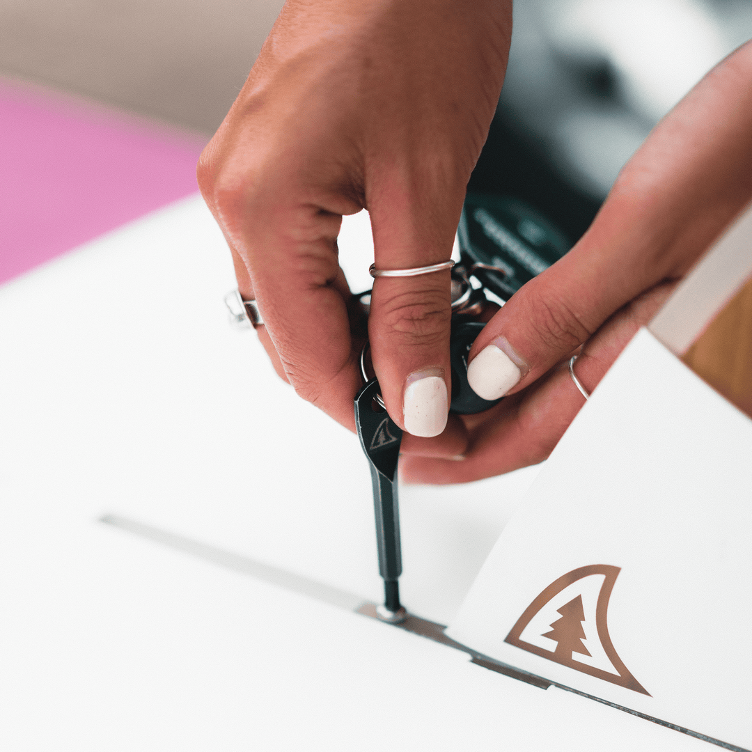 SCREW AND PLATE FOR CENTRAL FIN (HARD PADDLE BOARD) - Taiga Board